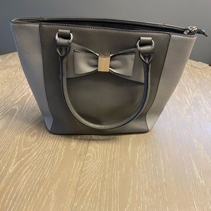 Women’s hand bag